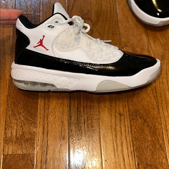 Kids, Jordan high top , size 5 - Picture 2 of 11